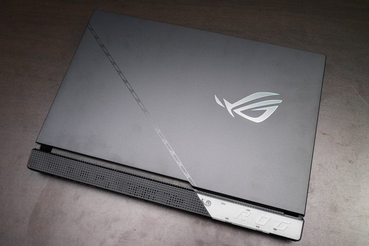 更小更快，ASUS ROG Strix SCAR 15 G533ZW 電競筆電開箱測試