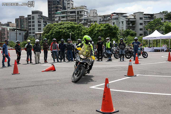 【採訪】BMW Motorrad On Road 安駕訓練 Level 1 平衡才能騎得順暢