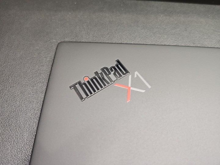 體驗經典小紅點，ThinkPad X1 Carbon 旗艦商務筆電開箱