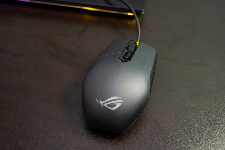 更小更快，ASUS ROG Strix SCAR 15 G533ZW 電競筆電開箱測試