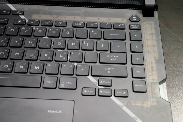 更小更快，ASUS ROG Strix SCAR 15 G533ZW 電競筆電開箱測試