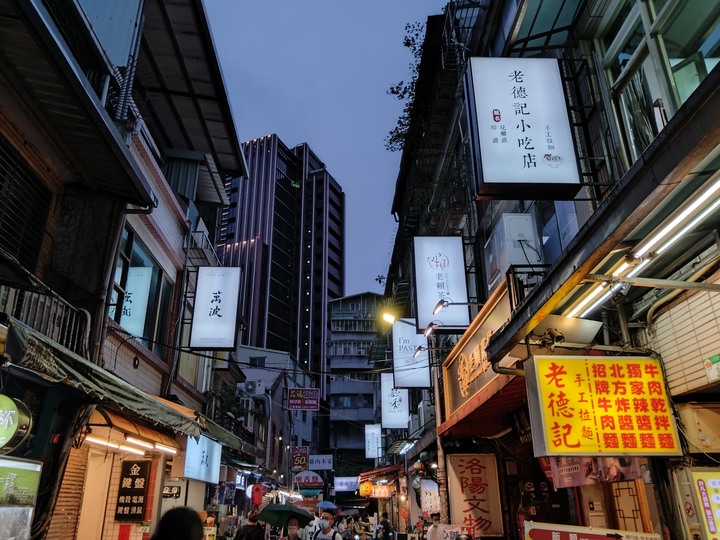Sony Xperia 10 IV 夜景模式大幅進步，應該不需要裝 GCam 了吧？