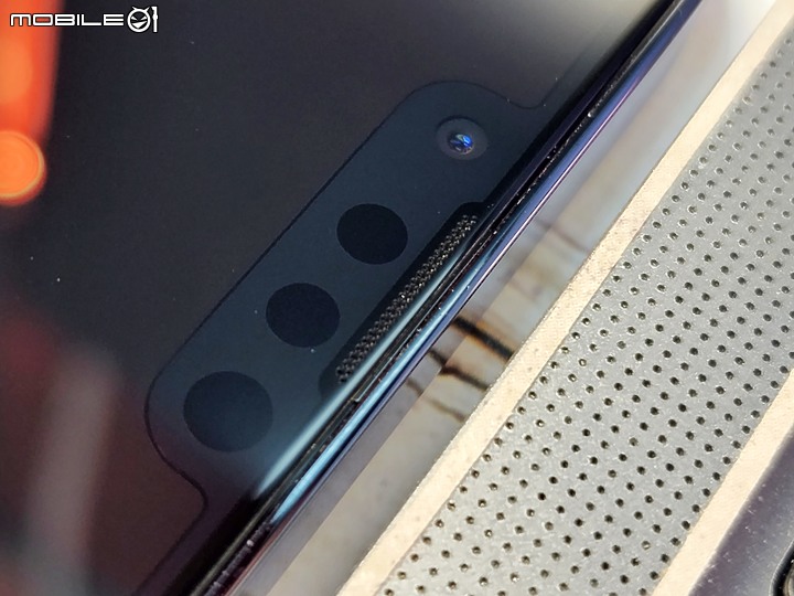 iPhone 藍光玻璃保護貼怎麼選？ZEELOT PLSHIELD NEBULA 藍光玻璃保護貼對比他牌實測