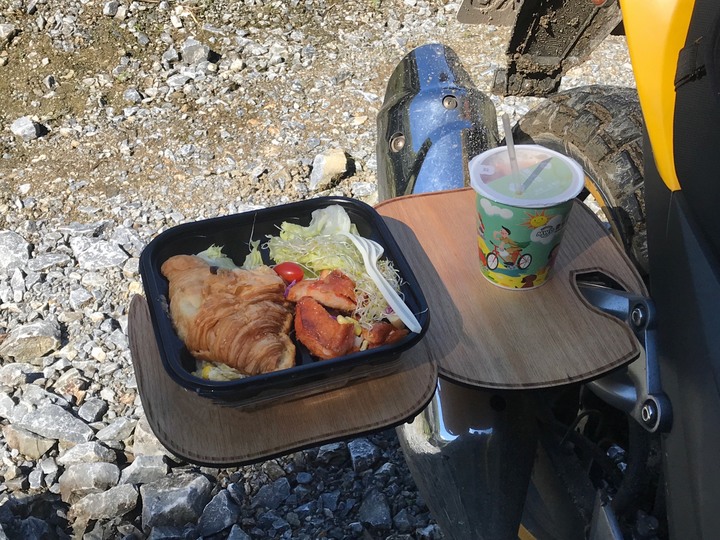 你有機車餐桌?