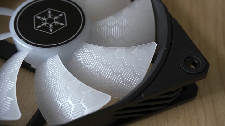 【開箱】靈感來自鯊魚的風扇?! SilverStone Shark Forece 120 ARGB開箱