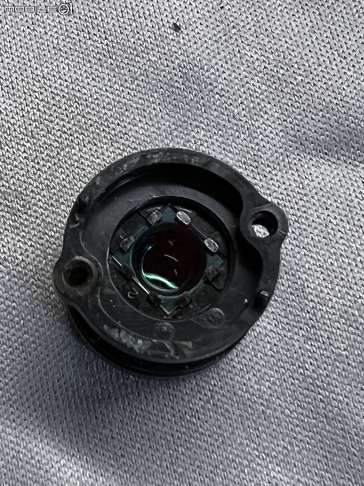 點我看大圖 Garmin GRVC35 無線倒車鏡頭滲水後修復心得分享