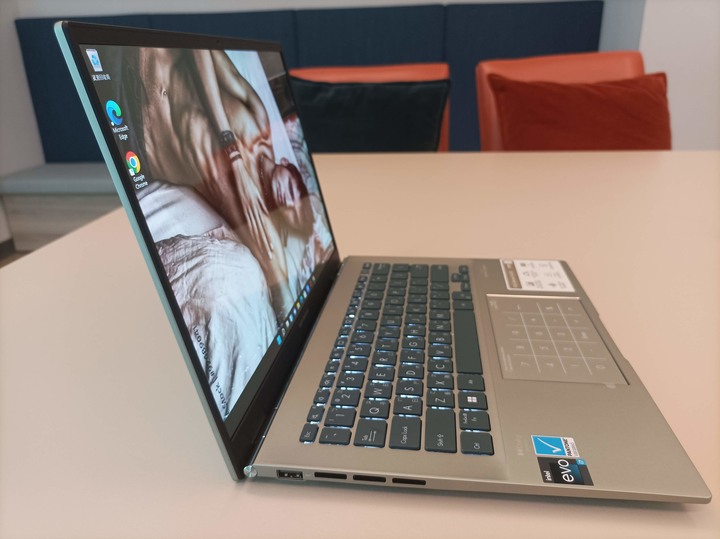 [內有猛男照] UX 3402在 Adobe Creative Cloud Express 的線上設計應用