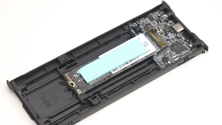 SSD 外接儲存 DIY：免工具外接盒配上高 C/P 值固態硬碟