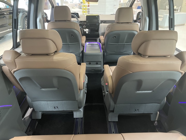 頂規版Staria CEO賞車心得分享