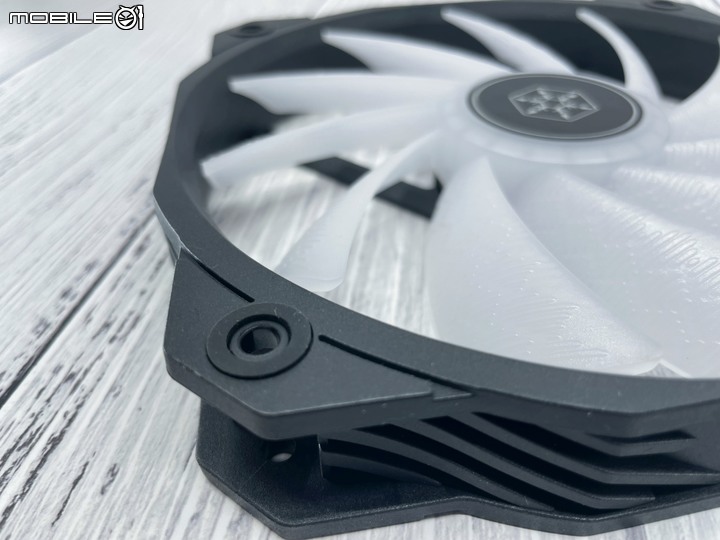 [開箱] 大就是美。銀欣 Shark Force 160 ARGB 風扇