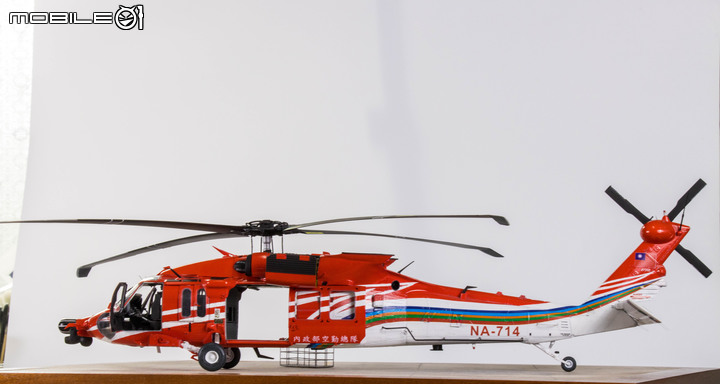 1/35 空中勤務總隊 UH-60M-14 NA-714 重裝型黑鷹直升機