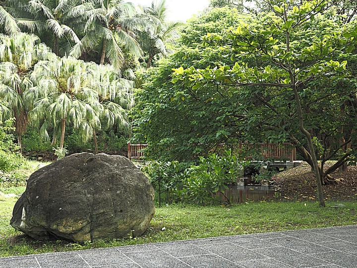 花蓮市 花蓮港鳥踏石公園｜海軍殉難四戰士紀念碑｜石雕公園 — 大清早到花蓮港邊大口深呼吸 — 翰品酒店「大口深呼吸」活動