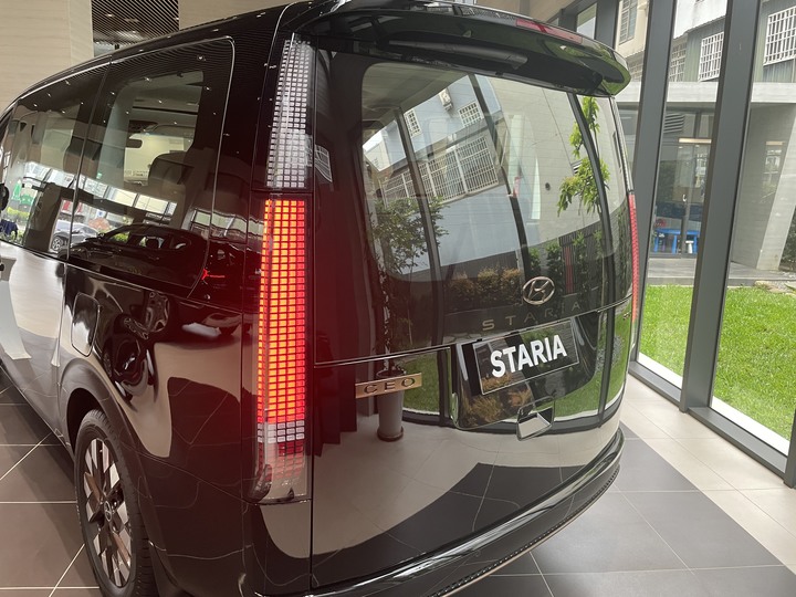 頂規版Staria CEO賞車心得分享