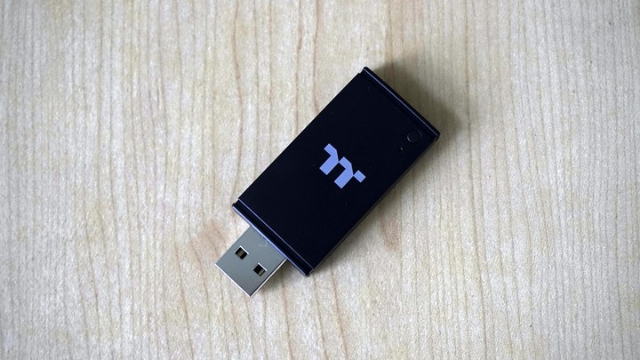 【開箱】朋友的新無線耳機! TT 幻銀 ARGENT H5 RGB 無線電競耳機簡單開箱