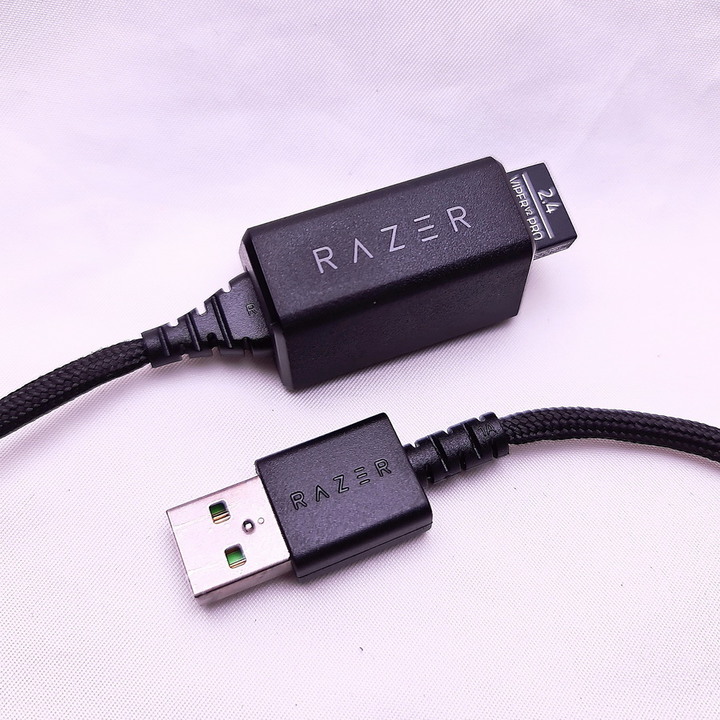 RAZER 雷蛇 VIPER V2 PRO 無線電競滑鼠 - 極輕量 58克、超高 30000 DPI