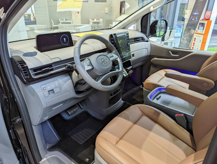 頂規版Staria CEO賞車心得分享