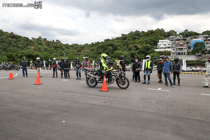 【採訪】BMW Motorrad On Road 安駕訓練 Level 1 平衡才能騎得順暢