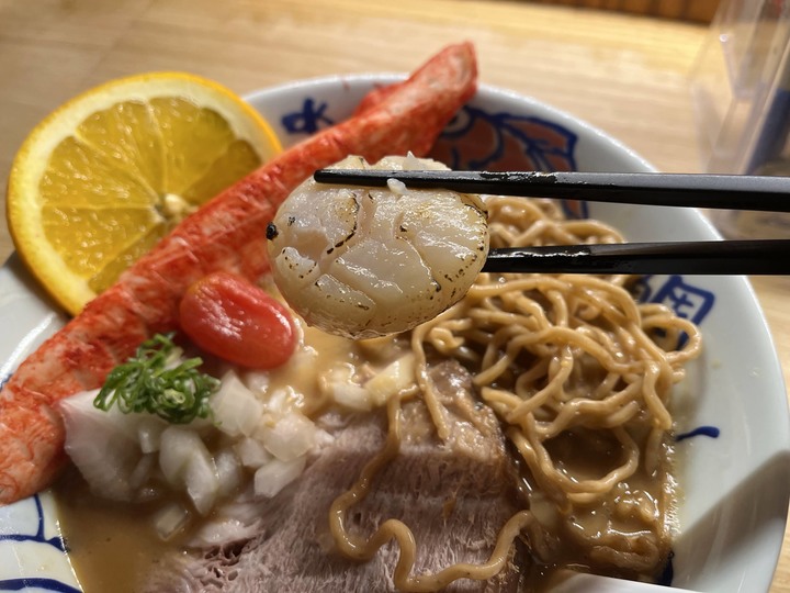 [食記] 瀧澤軒食堂，台灣高雄苓雅，鹹香與甘甜的完美共存，蟹棒鮮貝味噌拉麵
