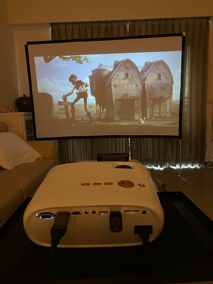 開箱【ONEmade】Vpro 輕巧型無線投影機