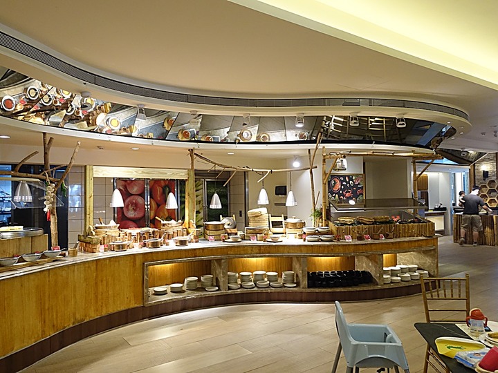 花蓮市 翰品酒店 — 充滿歡樂與童趣的親子飯店，泳池、宵夜、兒童專屬「歡樂森林」遊戲區，一應俱全