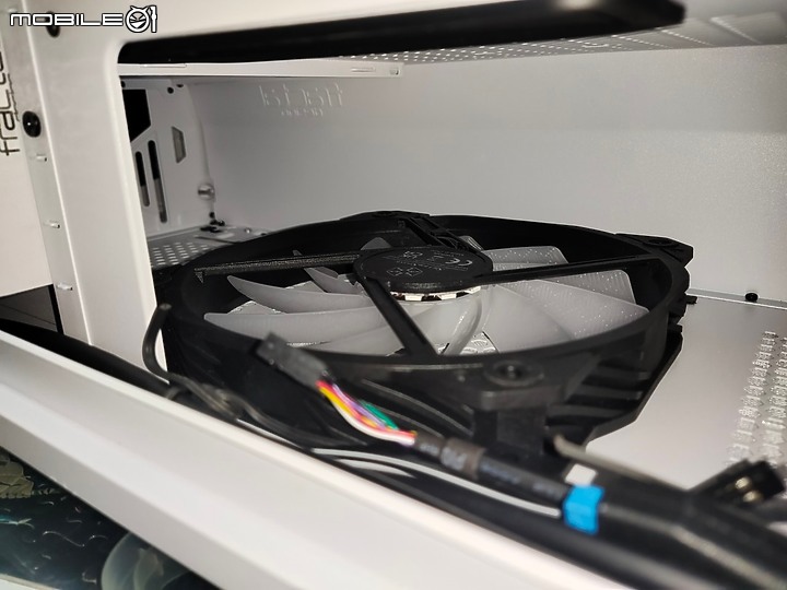 雞蛋糕爸爸的血淚敗家開箱SilverStone 銀欣Shark Force 160 ARGB 散熱風扇
