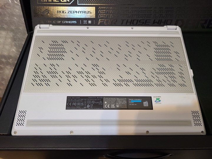 點我看大圖 (※更換網卡) ASUS G14 2022 月光白開箱 日規GA402RK-R76RX6800SWL