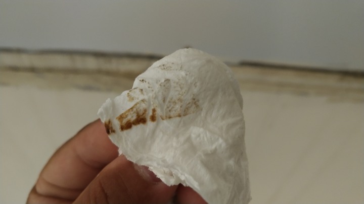 大金冷氣出風口褐色液體