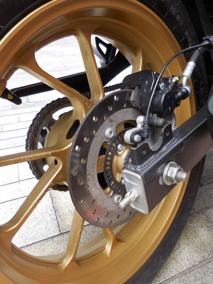 Yamaha FZS25開箱~大叔的出走日記