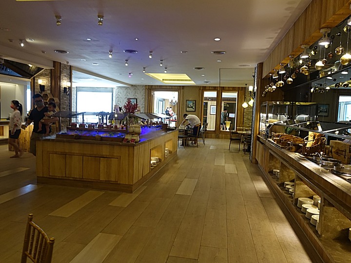 花蓮市 翰品酒店 — 充滿歡樂與童趣的親子飯店，泳池、宵夜、兒童專屬「歡樂森林」遊戲區，一應俱全