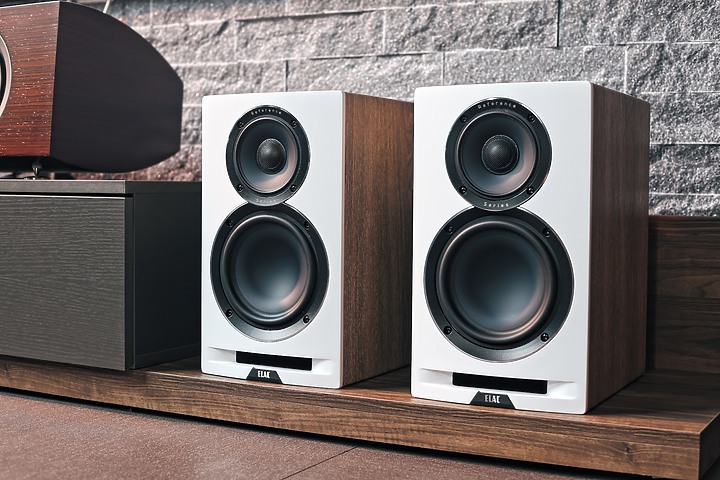 ELAC Uni-Fi Reference UBR62 書架喇叭，小冠頭的不專業開箱！