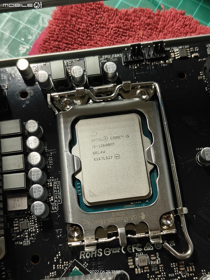 點我看大圖 華擎 DeskMeet B660 小主機 開箱 圖多