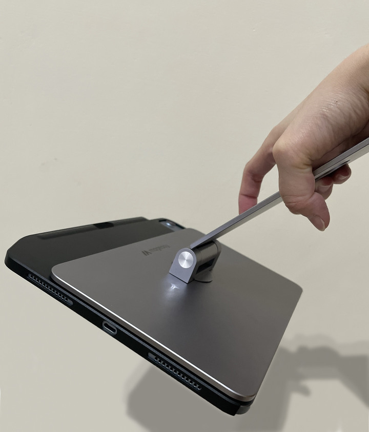 iPad 巧控殼與桌上型磁吸支架分享