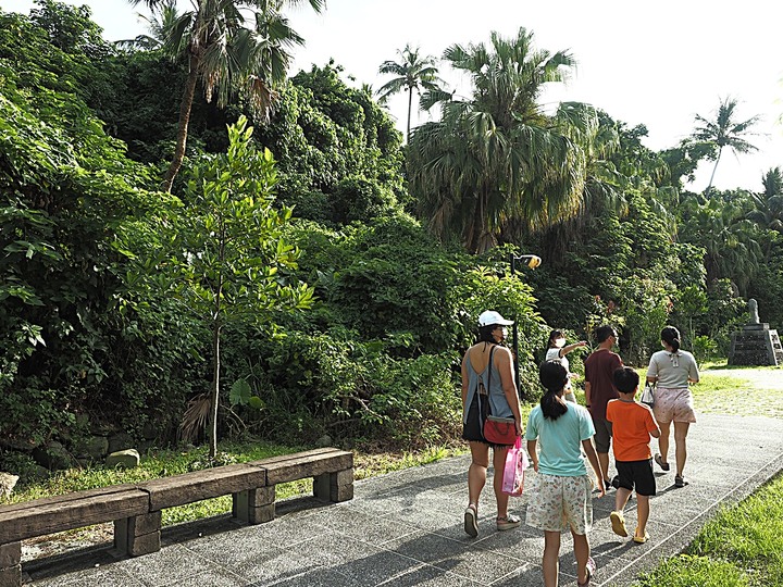 花蓮市 花蓮港鳥踏石公園｜海軍殉難四戰士紀念碑｜石雕公園 — 大清早到花蓮港邊大口深呼吸 — 翰品酒店「大口深呼吸」活動