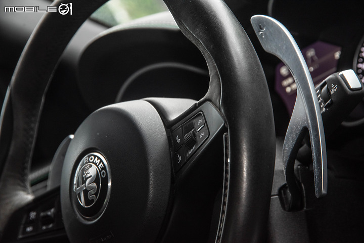 Alfa Romeo Stelvio Quadrifoglio試駕|既純粹又強大的義式性能休旅!