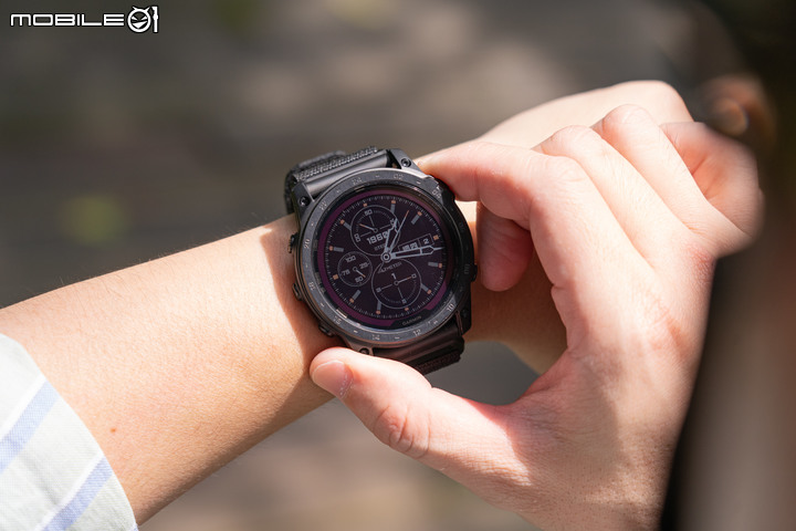 Garmin TACTIX 7 PRO 太陽能軍用戰術錶開箱分享|旗艦戶外、唯我獨尊!