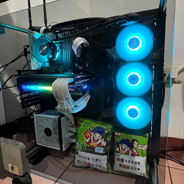 迎廣 InWin P85 雪白特仕版 - 線材也雪白的全模組化電源、80PLUS金牌、全日系電容。