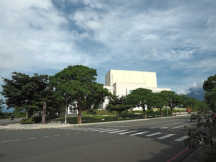 花蓮市 花蓮港鳥踏石公園｜海軍殉難四戰士紀念碑｜石雕公園 — 大清早到花蓮港邊大口深呼吸 — 翰品酒店「大口深呼吸」活動