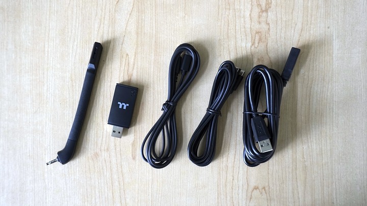 【開箱】朋友的新無線耳機! TT 幻銀 ARGENT H5 RGB 無線電競耳機簡單開箱