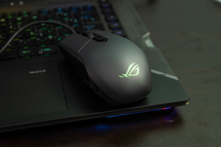 更小更快，ASUS ROG Strix SCAR 15 G533ZW 電競筆電開箱測試