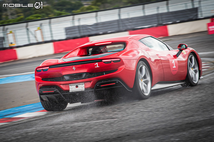 Ferrari 296 GTB 賽道體驗|性能強大的油電六缸,刁鑽靈活讓人有種賽車手上身的感覺!
