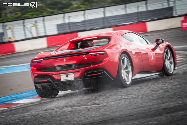 Ferrari 296 GTB 賽道體驗｜性能強大的油電六缸，刁鑽靈活讓人有種賽車手上身的感覺！