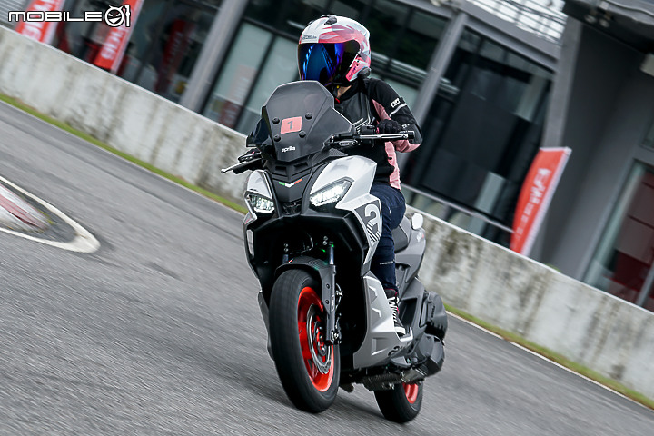 aprilia SR-GT 200 賽道試駕|意外流暢的跨界歐風速可達