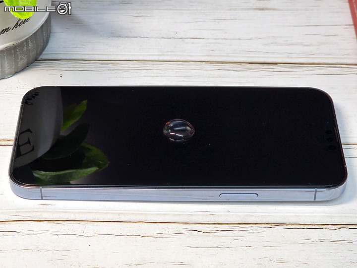 iPhone 藍光玻璃保護貼怎麼選？ZEELOT PLSHIELD NEBULA 藍光玻璃保護貼對比他牌實測