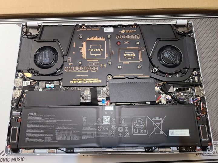 點我看大圖 (※更換網卡) ASUS G14 2022 月光白開箱 日規GA402RK-R76RX6800SWL