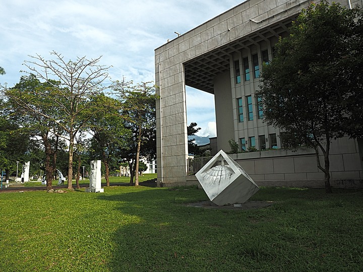 花蓮市 花蓮港鳥踏石公園｜海軍殉難四戰士紀念碑｜石雕公園 — 大清早到花蓮港邊大口深呼吸 — 翰品酒店「大口深呼吸」活動