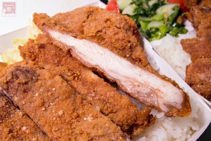 【臺南美食】正宗港式燒臘便當｜主廚超過15年燒臘經驗｜超大隻雞腿｜燒鴨｜火肉｜叉燒｜油雞｜蔥油~品銘中港式燒臘新市店 - 南人幫