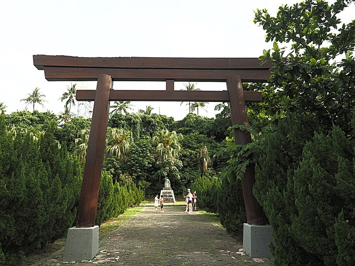 花蓮市 花蓮港鳥踏石公園｜海軍殉難四戰士紀念碑｜石雕公園 — 大清早到花蓮港邊大口深呼吸 — 翰品酒店「大口深呼吸」活動