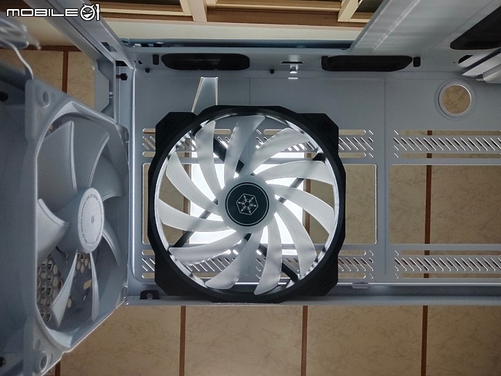 雞蛋糕爸爸的血淚敗家開箱SilverStone 銀欣Shark Force 160 ARGB 散熱風扇