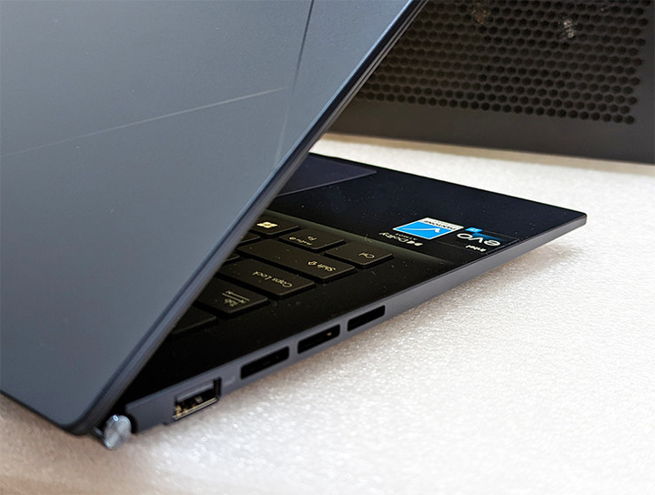 熱騰騰剛收到～UX3402ZA 12代ZenBook
