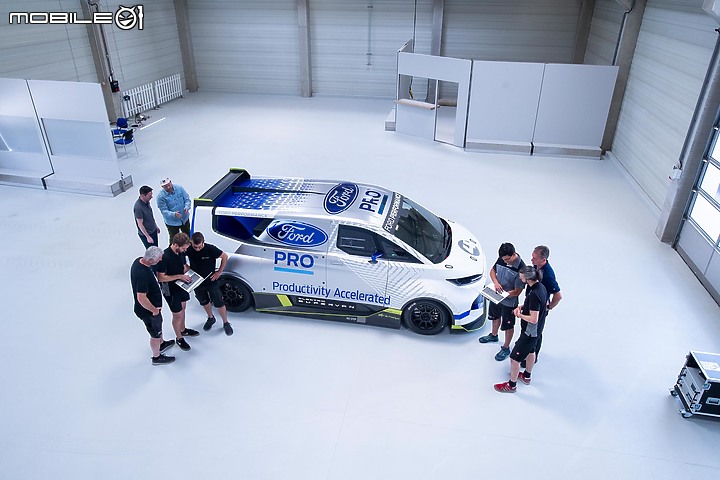 【海外新訊】Ford 2,000ps 電動概念賽車「Pro Electric SuperVan」於 Goodwood 亮相!